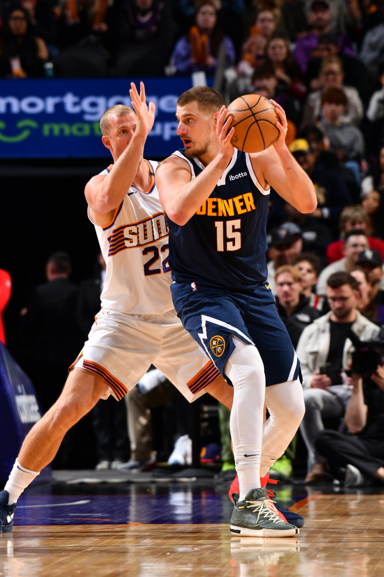 天津队力克掘金,约基奇点燃赛场 天津队力克掘金,约基奇点燃赛场