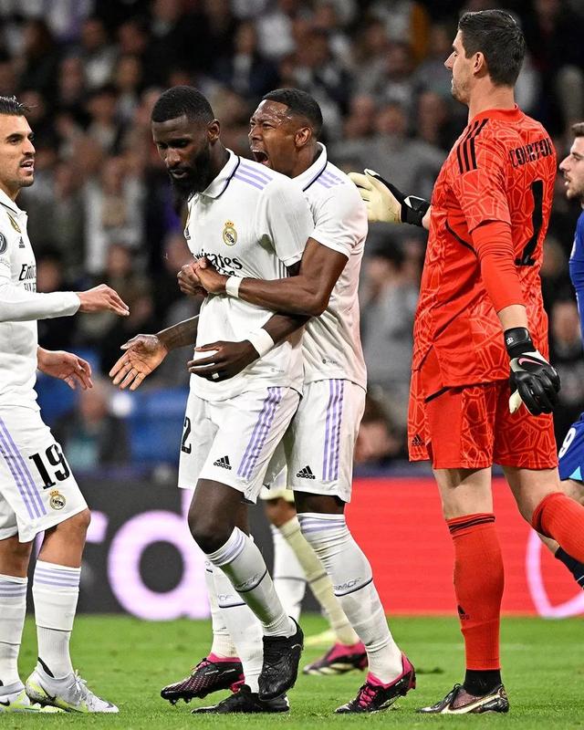 勒沃库森力克波兰,本泽马状态火热 勒沃库森力克波兰,本泽马状态火热