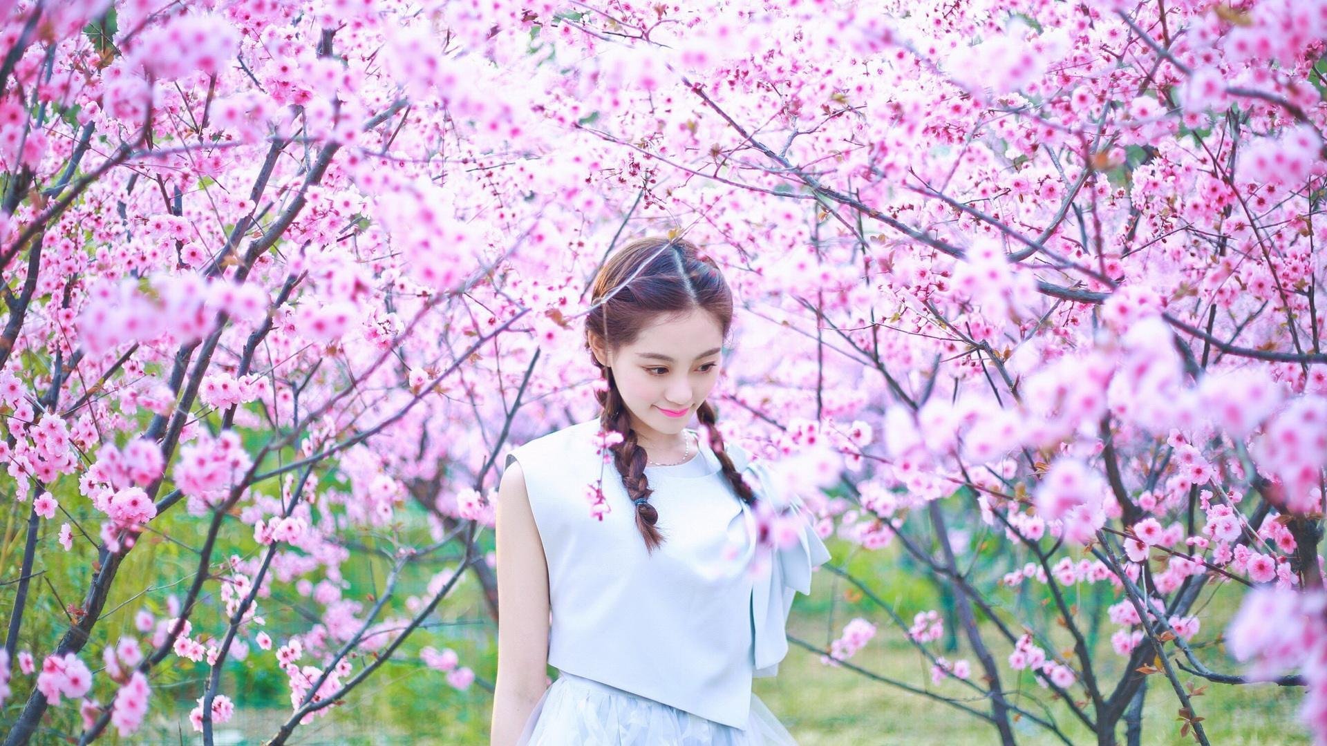 您提出的关键词中存在明显矛盾，意甲是意大利足球联赛，而阿森纳和利物浦是英格兰的俱乐部。因此，我将为您提供两个方向的方案，您可以选择更符合您需求的一个