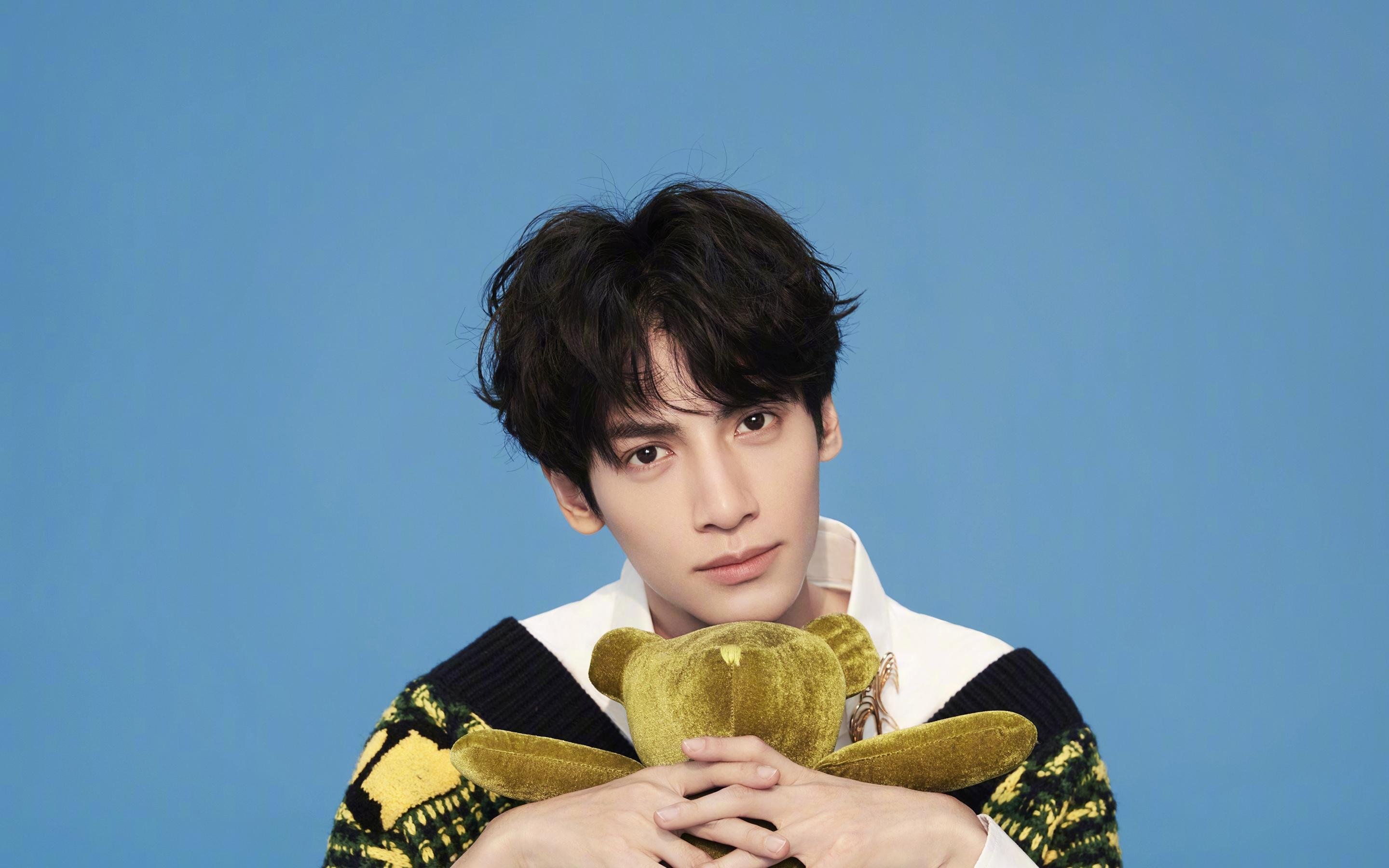 佩德里连续得分拉开差距，荷兰封锁阿尔及利亚，足球战术与个人英雄主义的对决